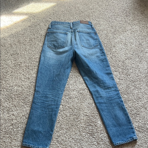 Madewell Straight-Leg Women's Jeans in Medium Blue Wash - Picture 4 of 4
